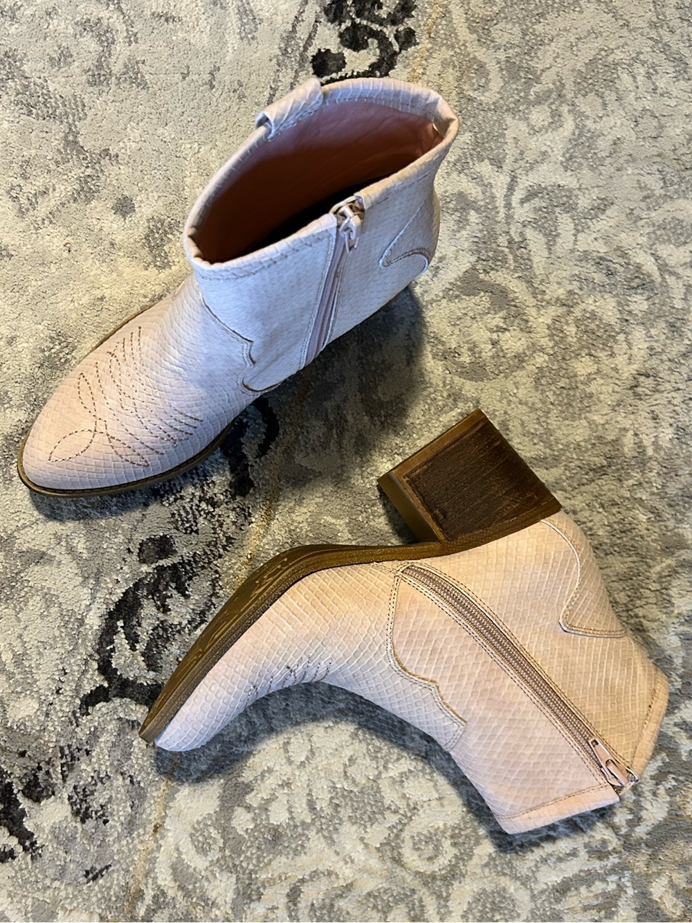 Dirty Laundry Pale Pink Snakeskin Cowboy Ankle Booties | Size 7 | BNWOT